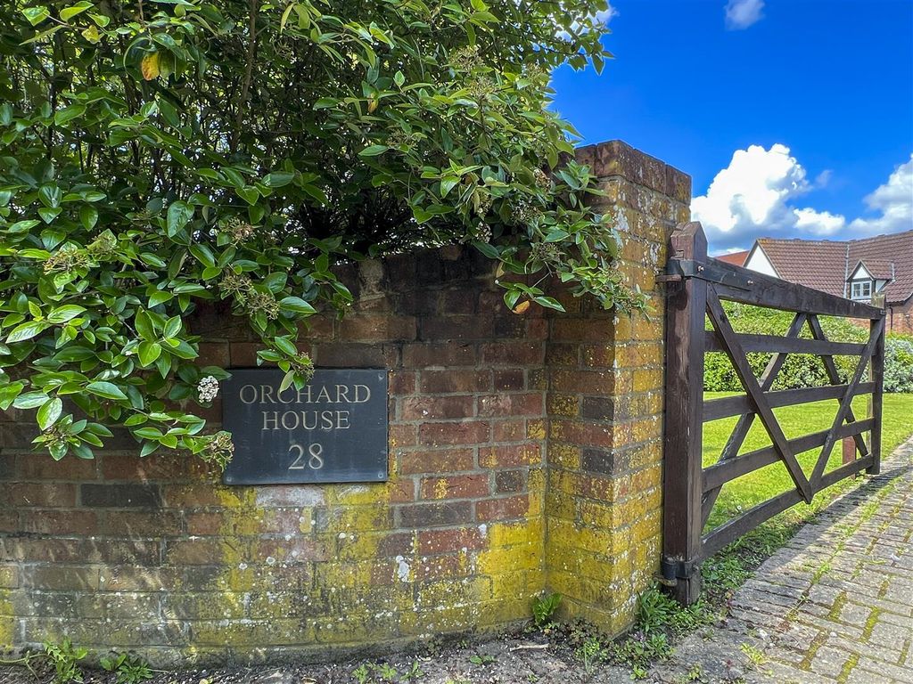 Property photo 2 of 25