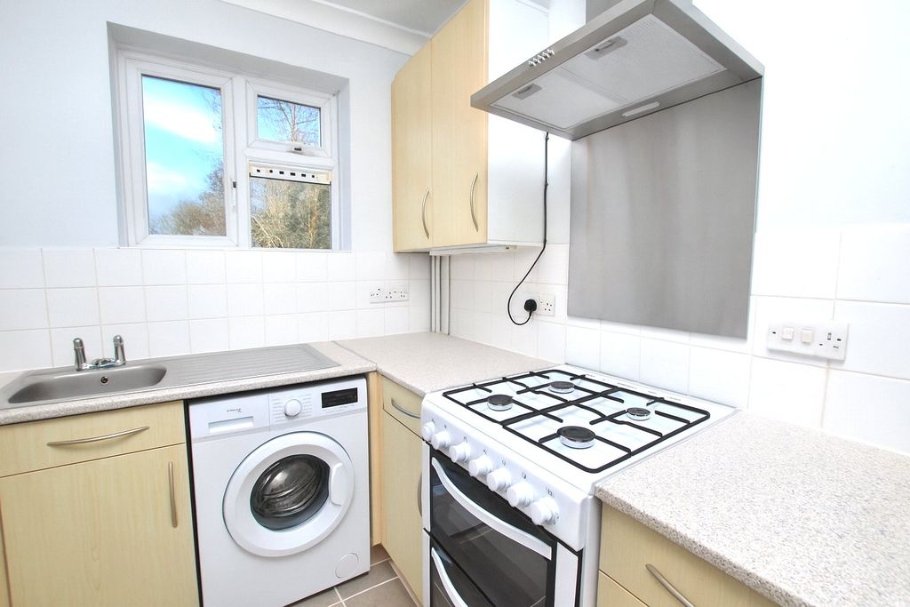 Property photo 2 of 6 Picture No. 10