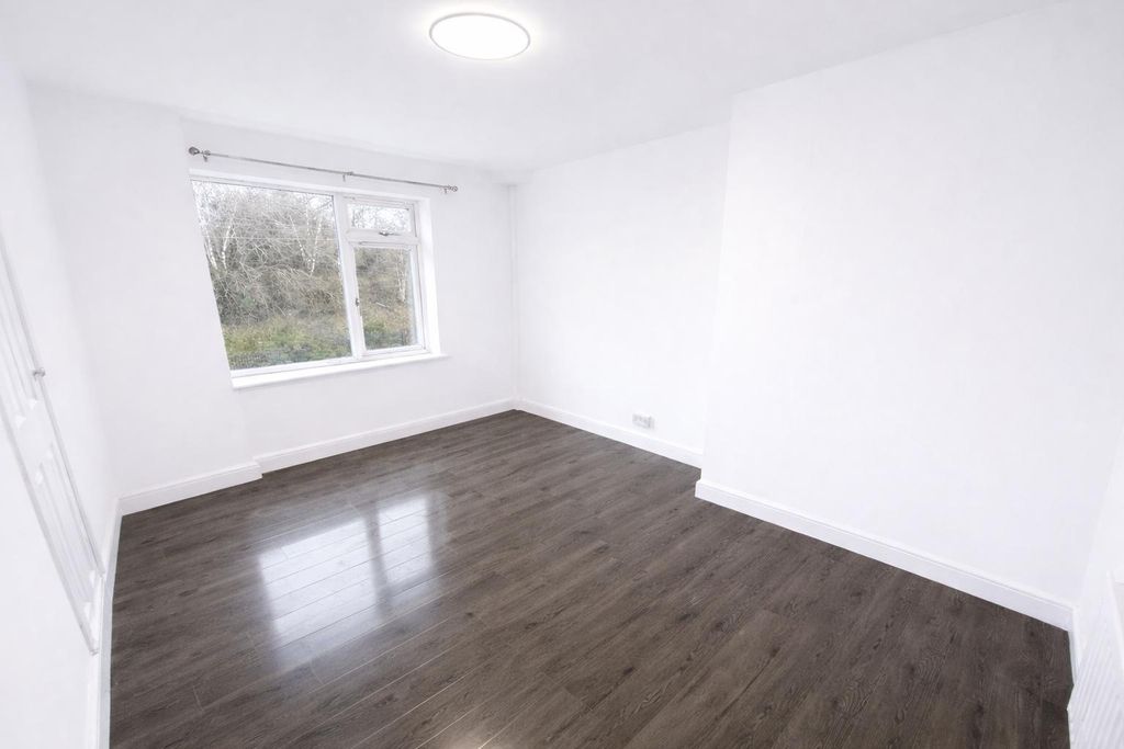 Property photo 1 of 9 4E2Fe201-889d-452E-A833-Fb2B98F2E55B.Jpg