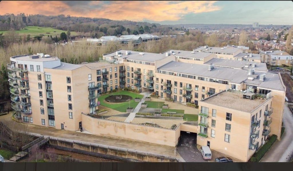 Property photo 2 of 11 Richardson House, The Embankment