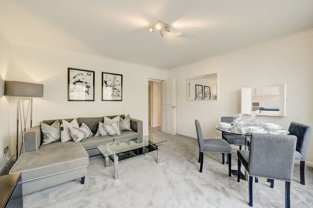 Property photo 1 of 10 6 At 161 Fulham R...