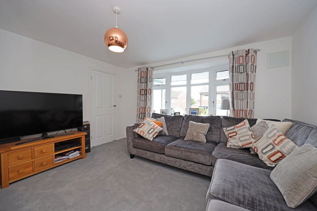 Property photo 2 of 28