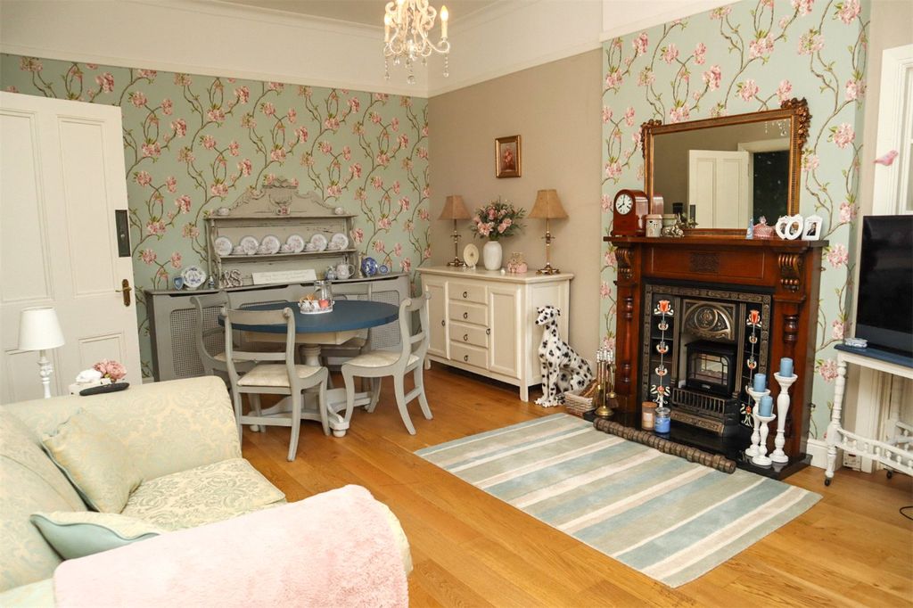 Property photo 3 of 22 Sitting Room