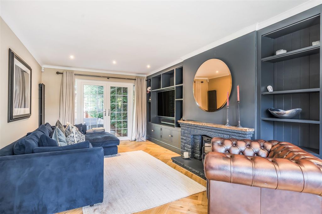 Property photo 2 of 25 Sitting Room