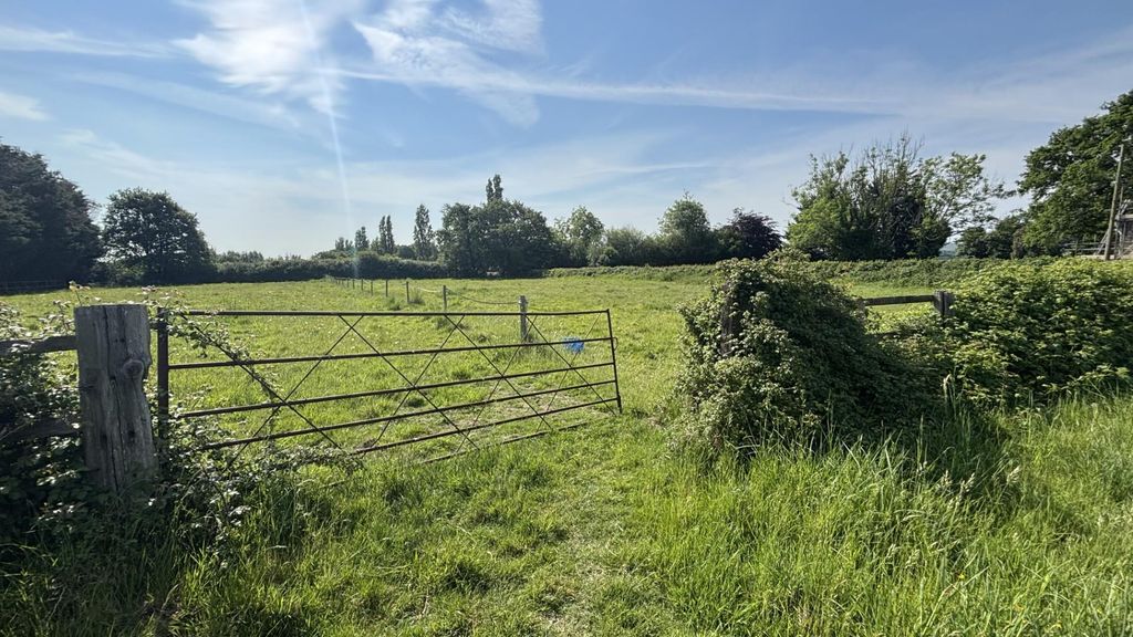Property photo 2 of 33 Church Farm (New2).Jpg