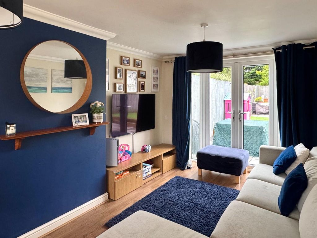 Property photo 2 of 14 Lounge