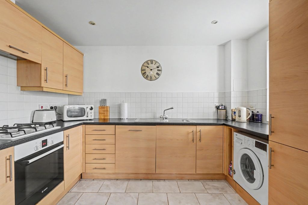 Property photo 3 of 13 4866357