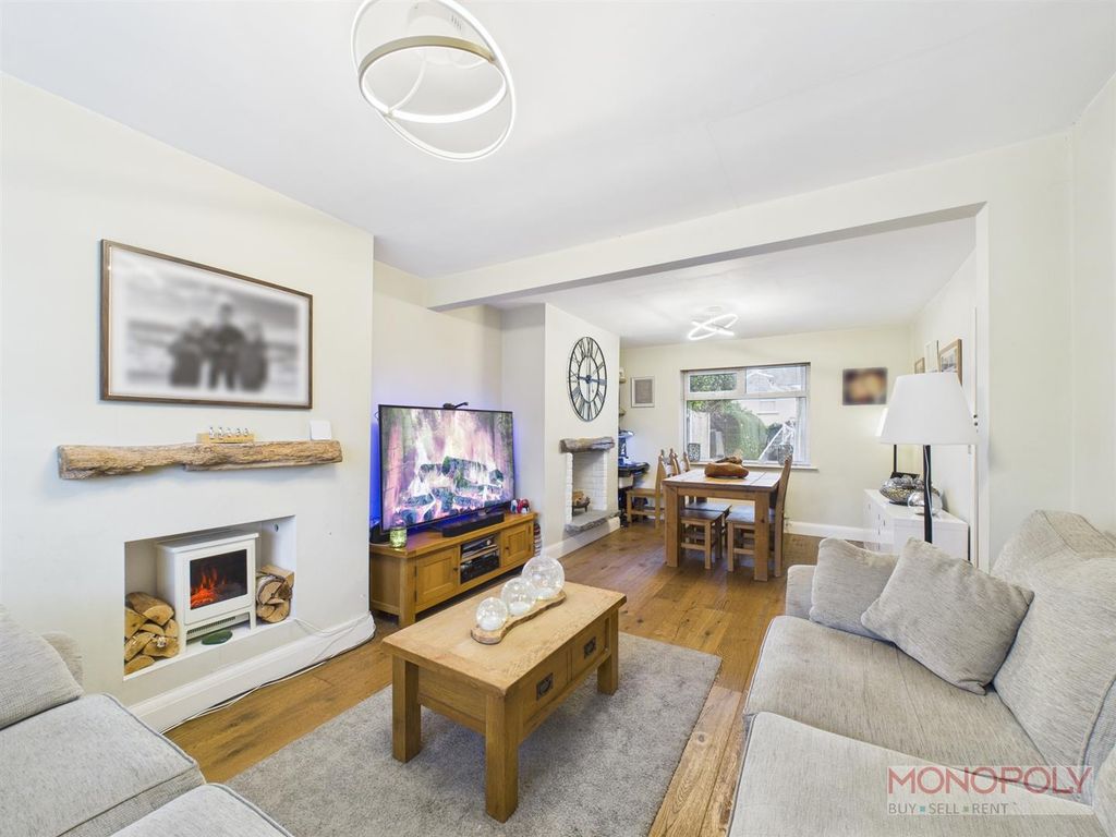 Property photo 2 of 19 Cam01943G0-Pr0602-Still015.Jpg