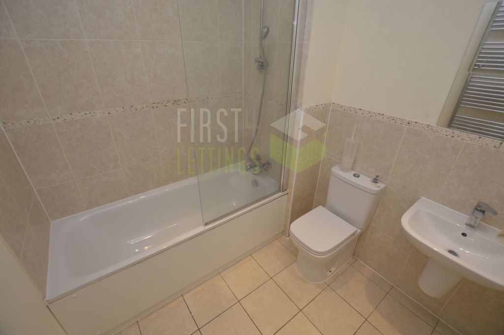 Property photo 3 of 8 Bathroom