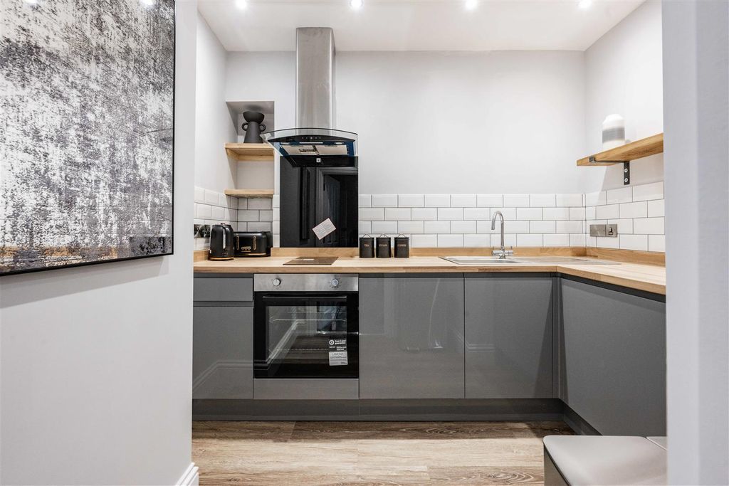 Property photo 2 of 10 Wedgewood House (No Watermarks)-21 (1).Jpg