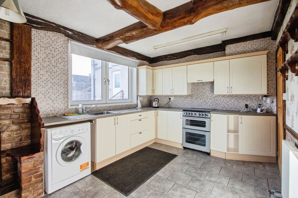 Property photo 2 of 16 Kitchen/Dining Room