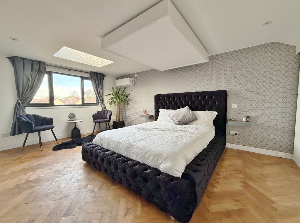 Property photo 3 of 31