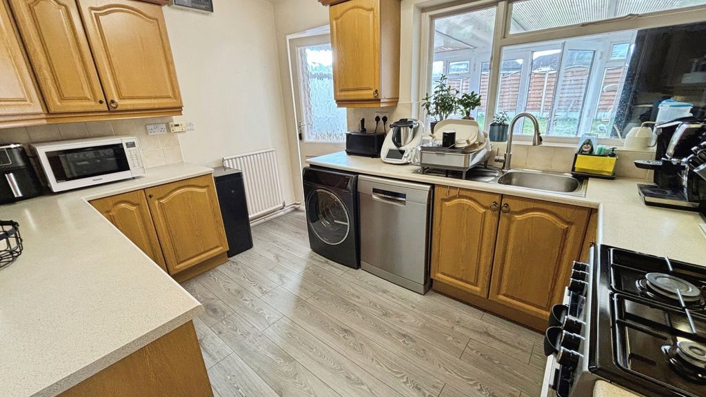 Property photo 2 of 10 Kitchen