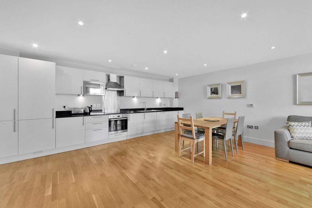 Property photo 3 of 9 Kitchen