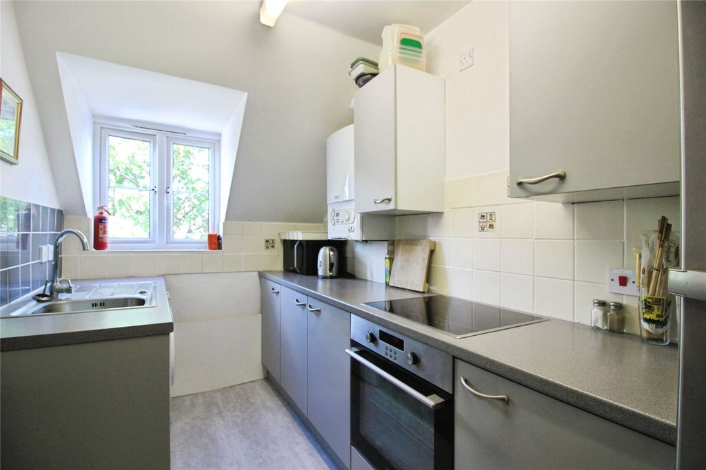 Property photo 2 of 8 Picture No. 11