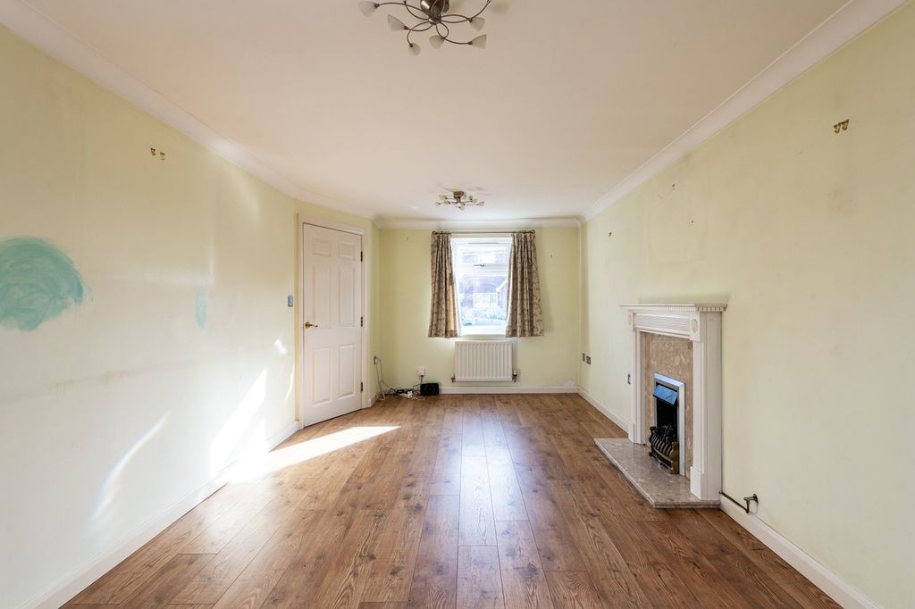 Property photo 2 of 20