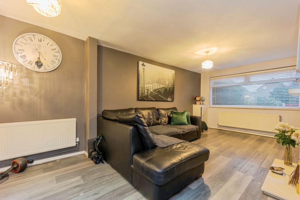 Property photo 2 of 13 Lounge