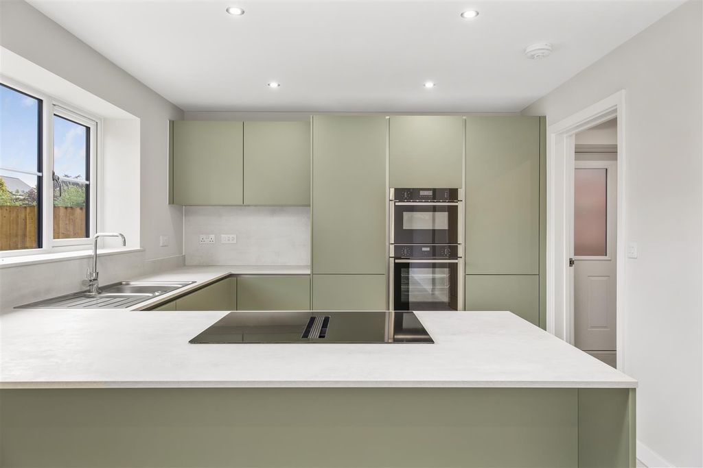 Property photo 3 of 11 Kitchen4.Jpg