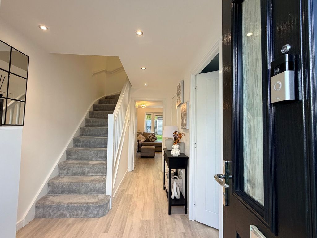 Property photo 2 of 22 Entrance Hallway