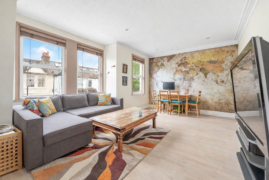 Property photo 2 of 27 Photo 3