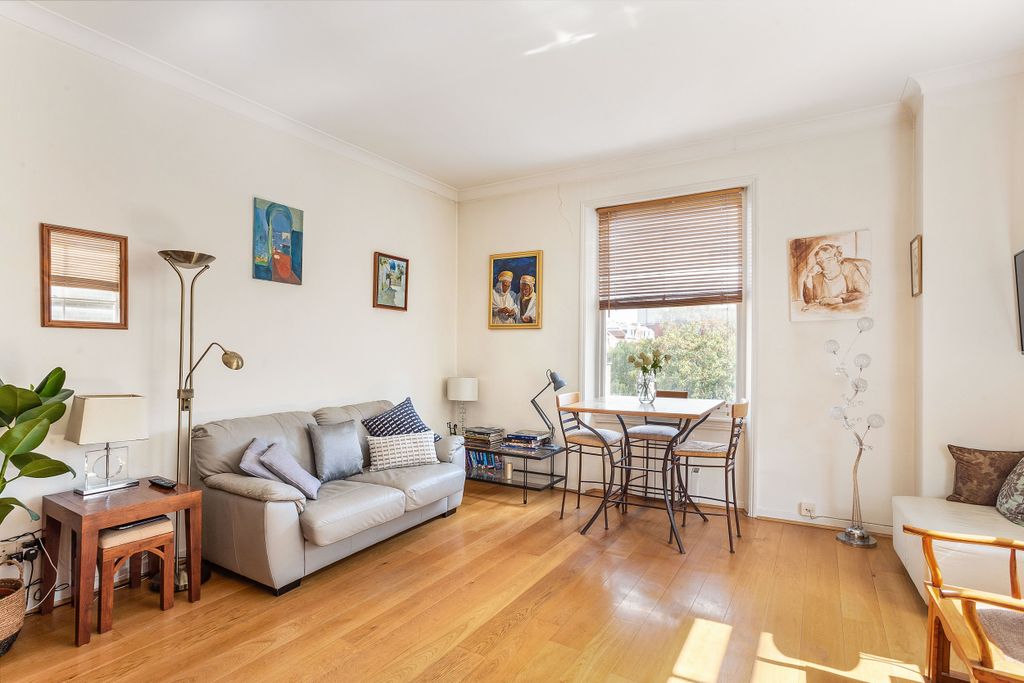 Property photo 1 of 8 Living Room3