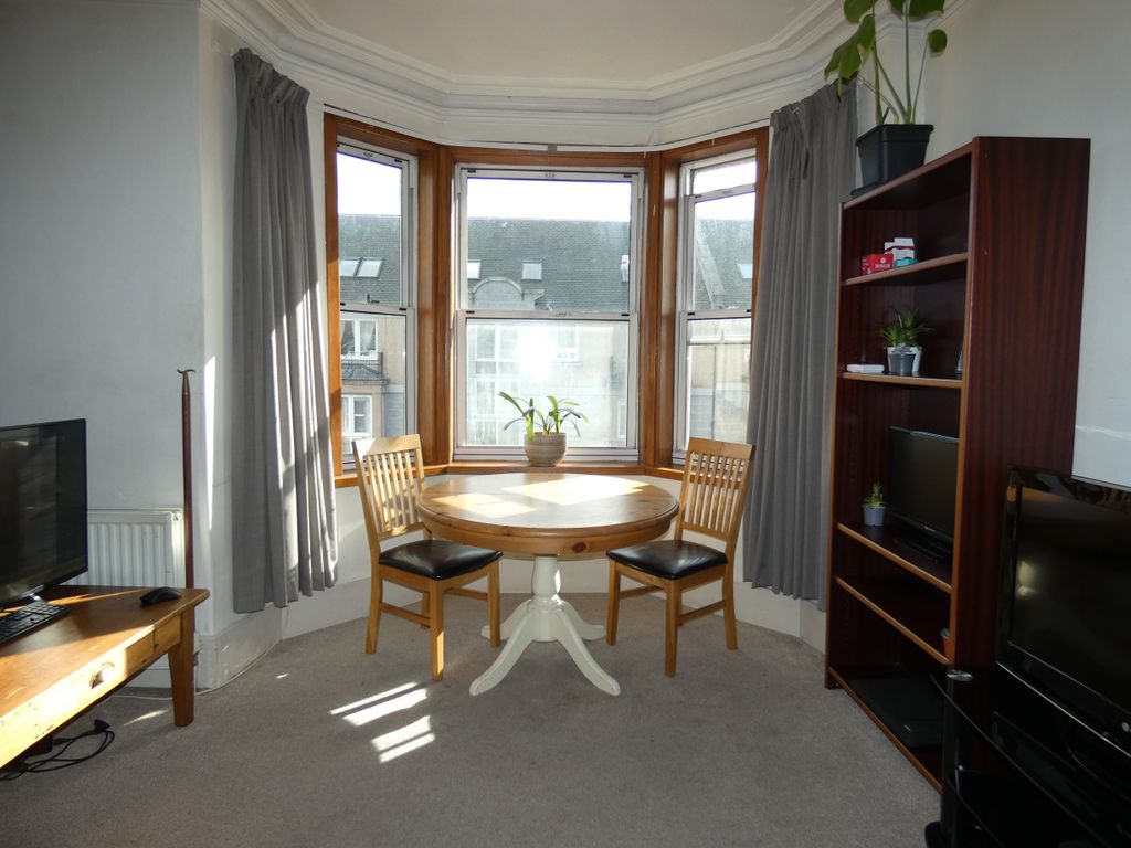 Property photo 2 of 9 Lounge C