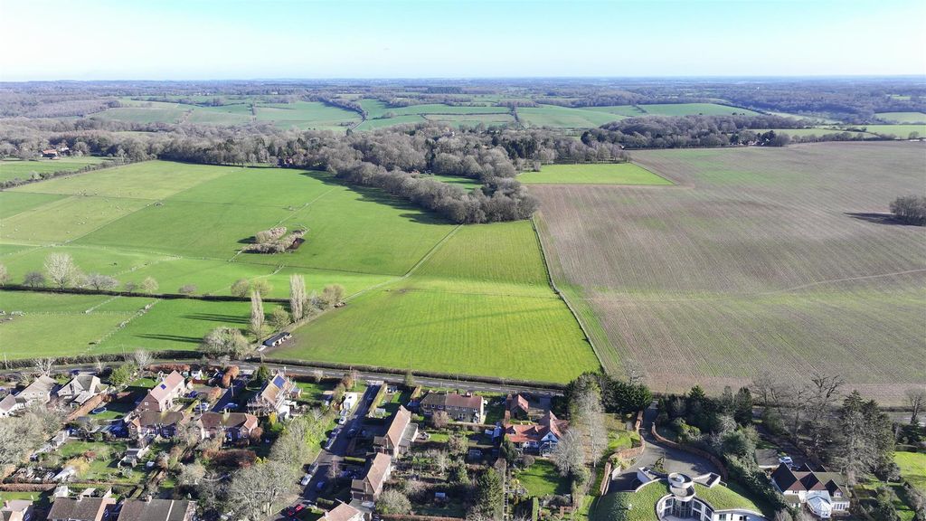 Property photo 3 of 10 Nettleden Road, Little Gaddesden, Hp4 1Pp Nb 11.J