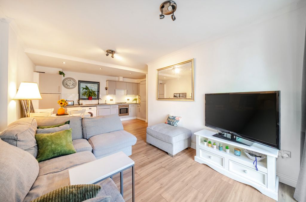 Property photo 1 of 9