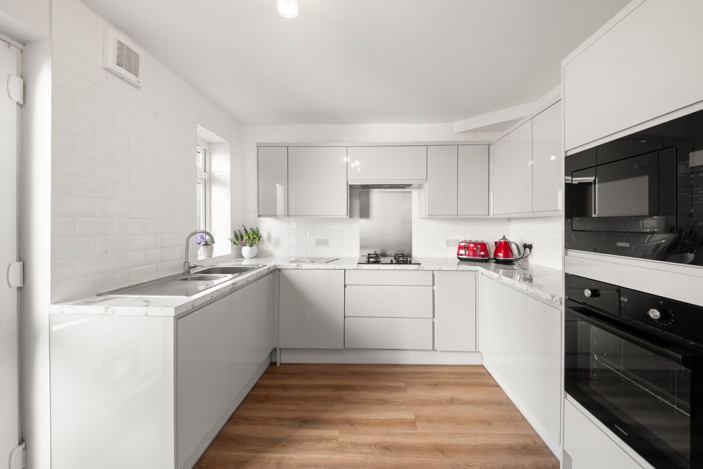 Property photo 3 of 23 Photo 8