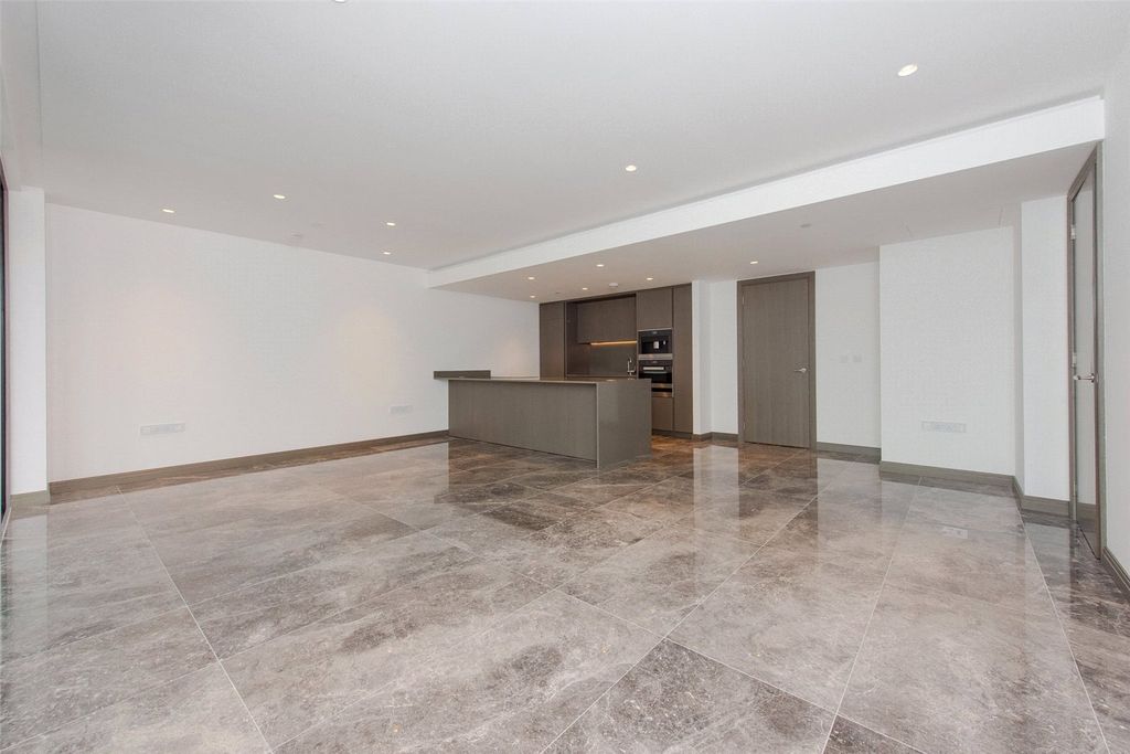 Property photo 1 of 28 Reception/Kitchen