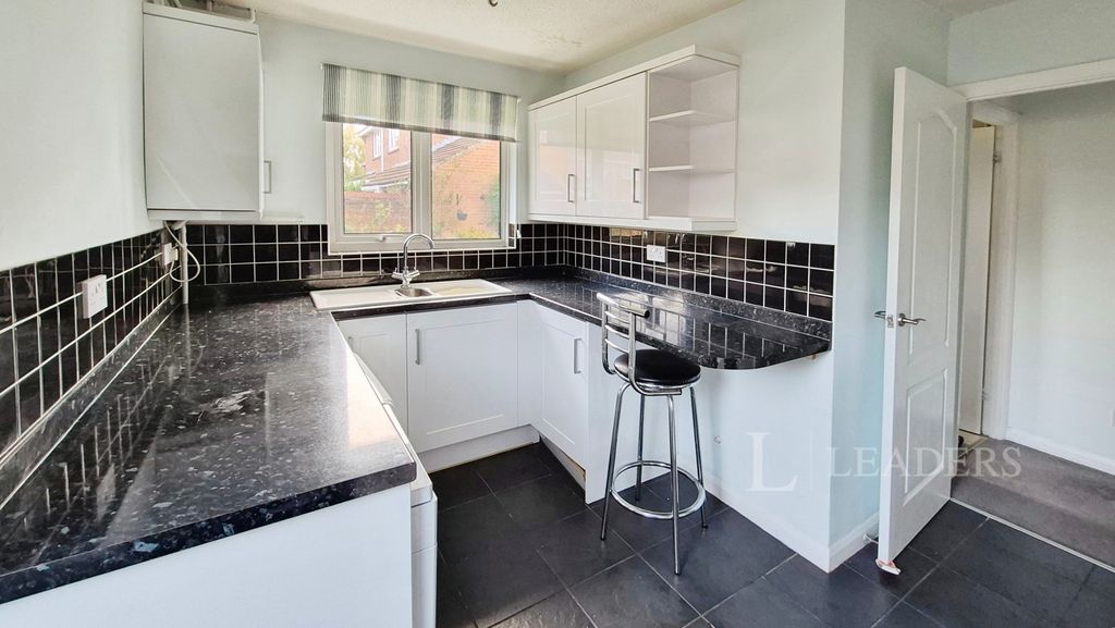 Property photo 2 of 18 Kitchen