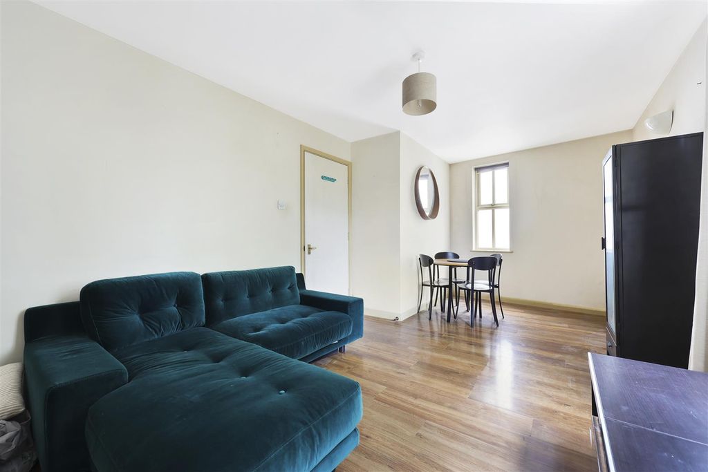 Property photo 2 of 11 Reception