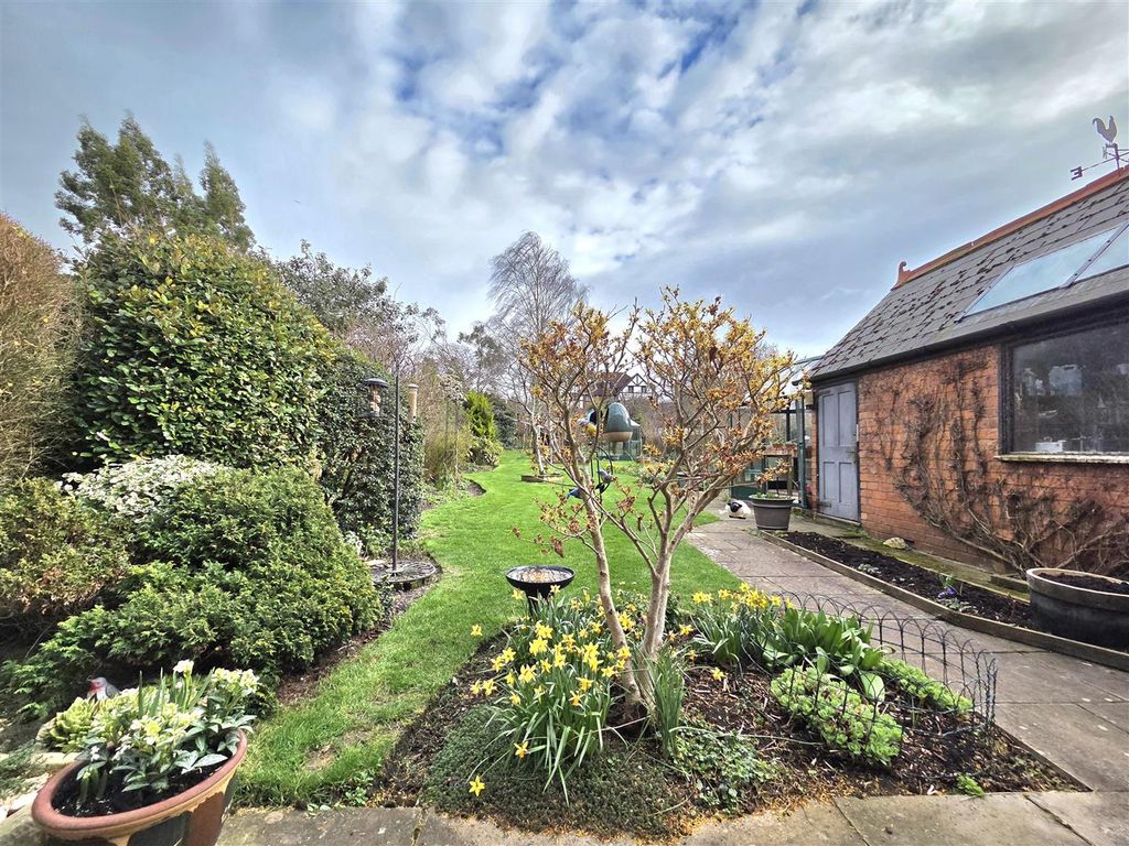 Property photo 2 of 28