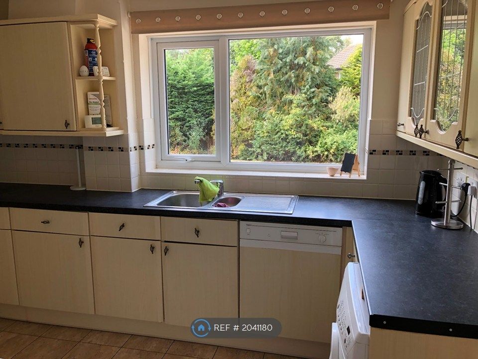 Property photo 3 of 25 Kitchen