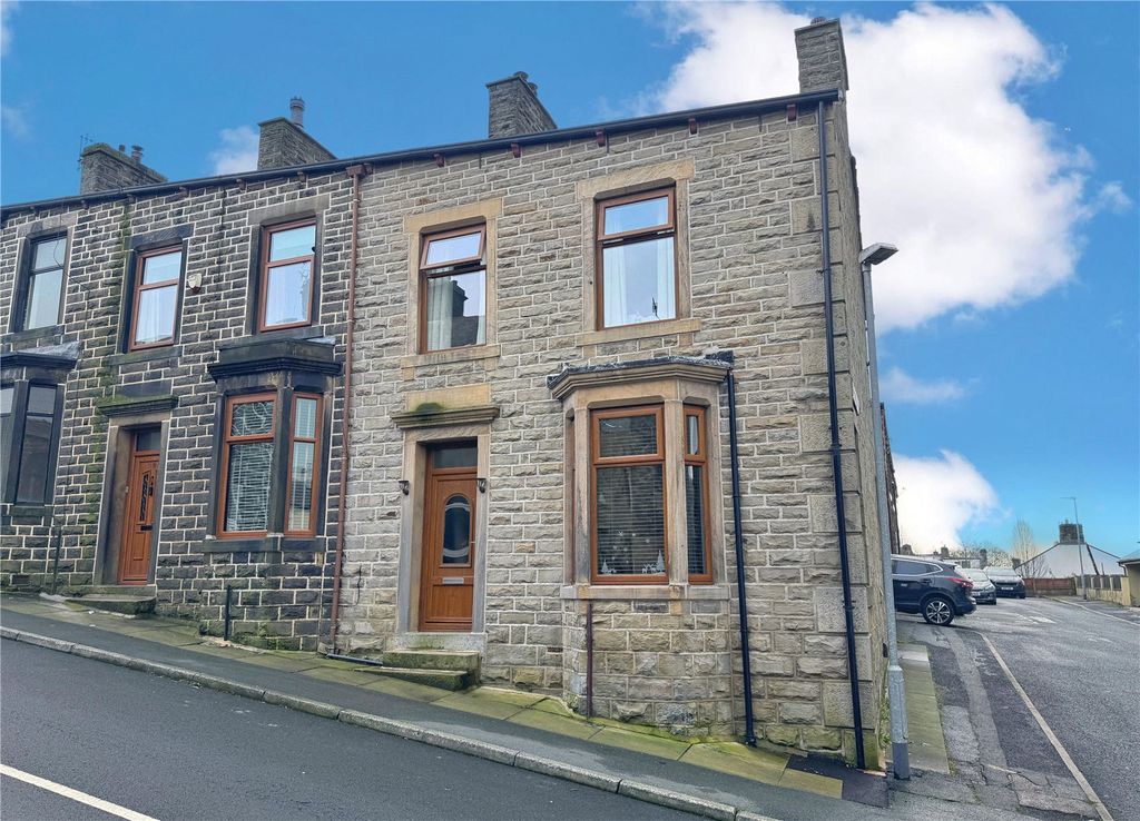 Property photo 2 of 16 Period End Terrace