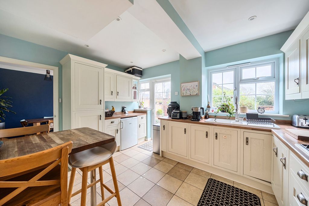 Property photo 2 of 21 1383988-15-692455...