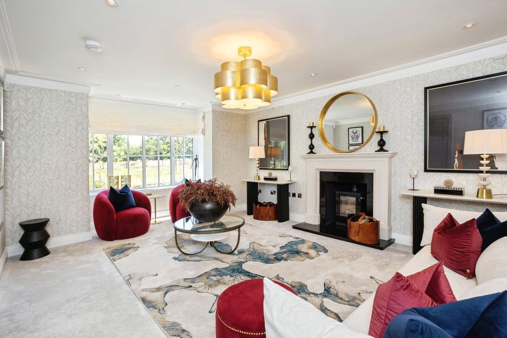 Property photo 3 of 17 Living Room