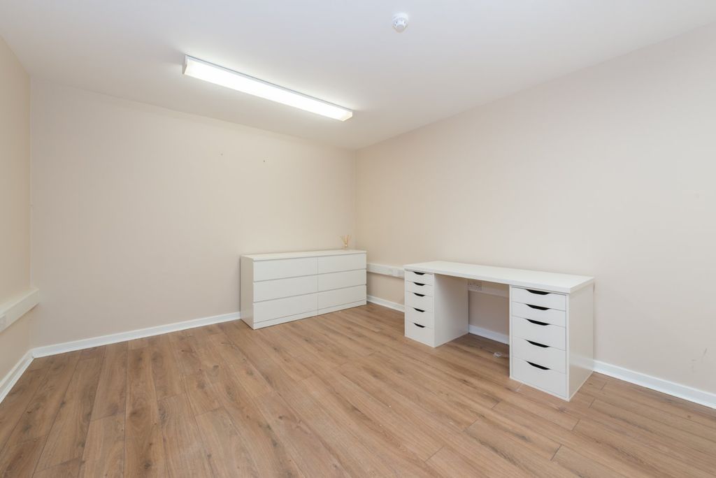 Property photo 3 of 8 Picture 3