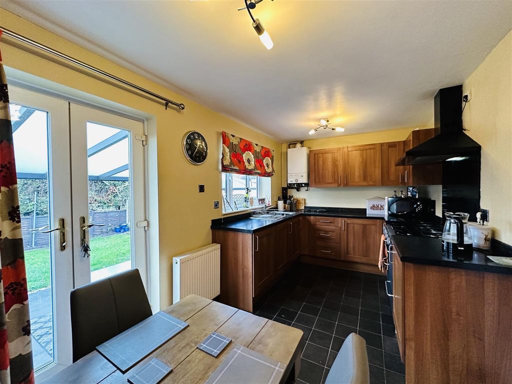 Property photo 2 of 17 Kitchen