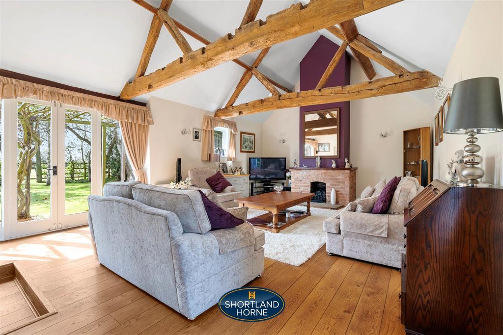 Property photo 3 of 56 Piece Farm Barn, Bubbenhall Wm (24 Of 67).Jpg