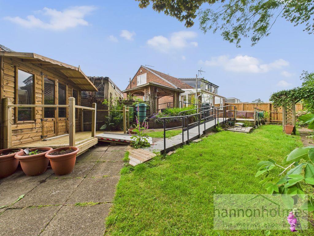 Property photo 2 of 36 Cam05283G0-Pr0065-Still008