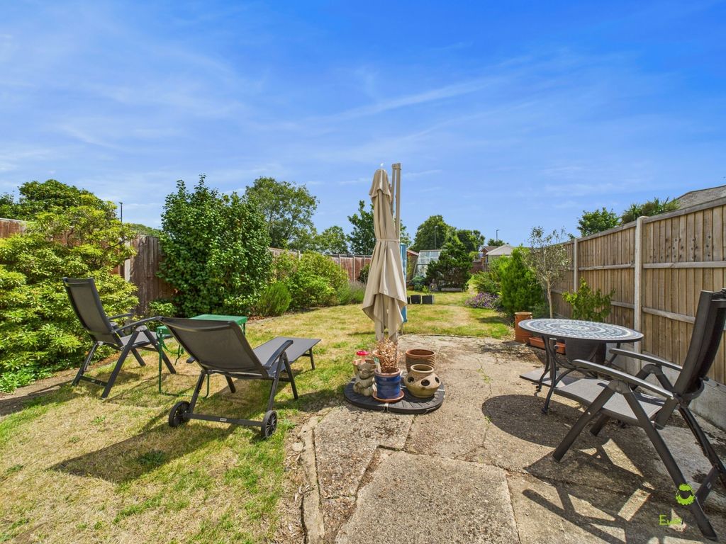 Property photo 3 of 18 Presented By Nicoleta At Ewemove Bexleyheath And D