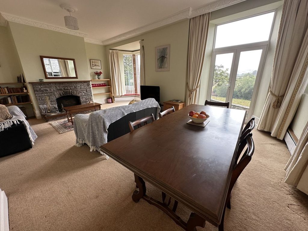 Property photo 3 of 23