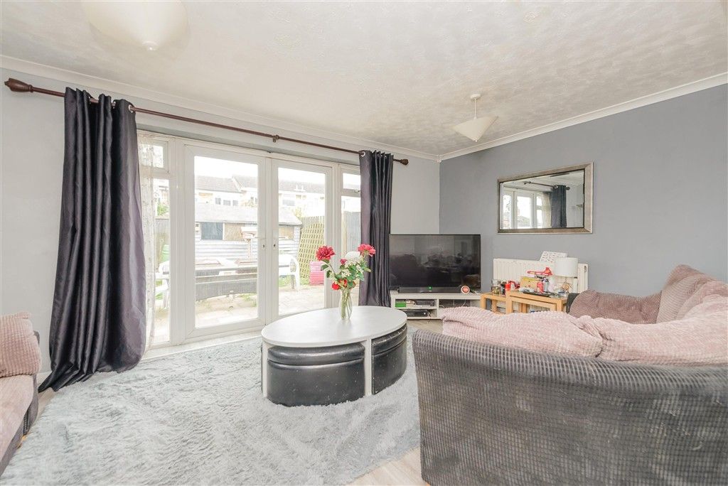 Property photo 2 of 14 Lounge