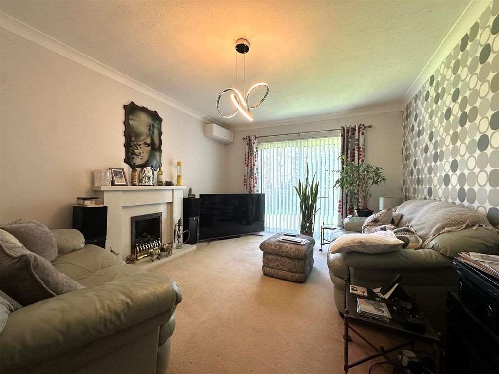 Property photo 2 of 7 Coopers Estate Agents