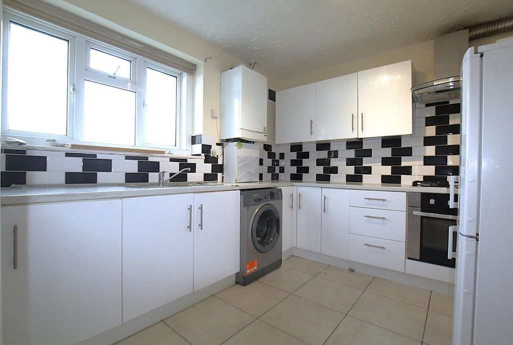 Property photo 2 of 8 Kitchen