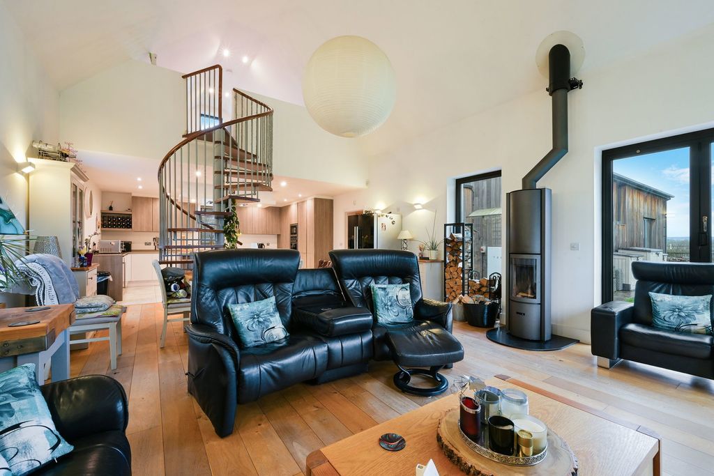 Additional image 7 of 5 bed detached house for saleMaplewood Drive, Lingfield RH7