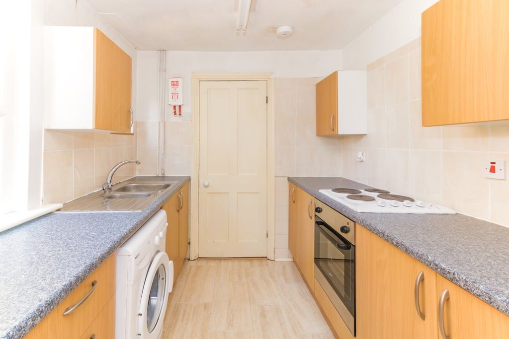 Property photo 2 of 7 Kitchen