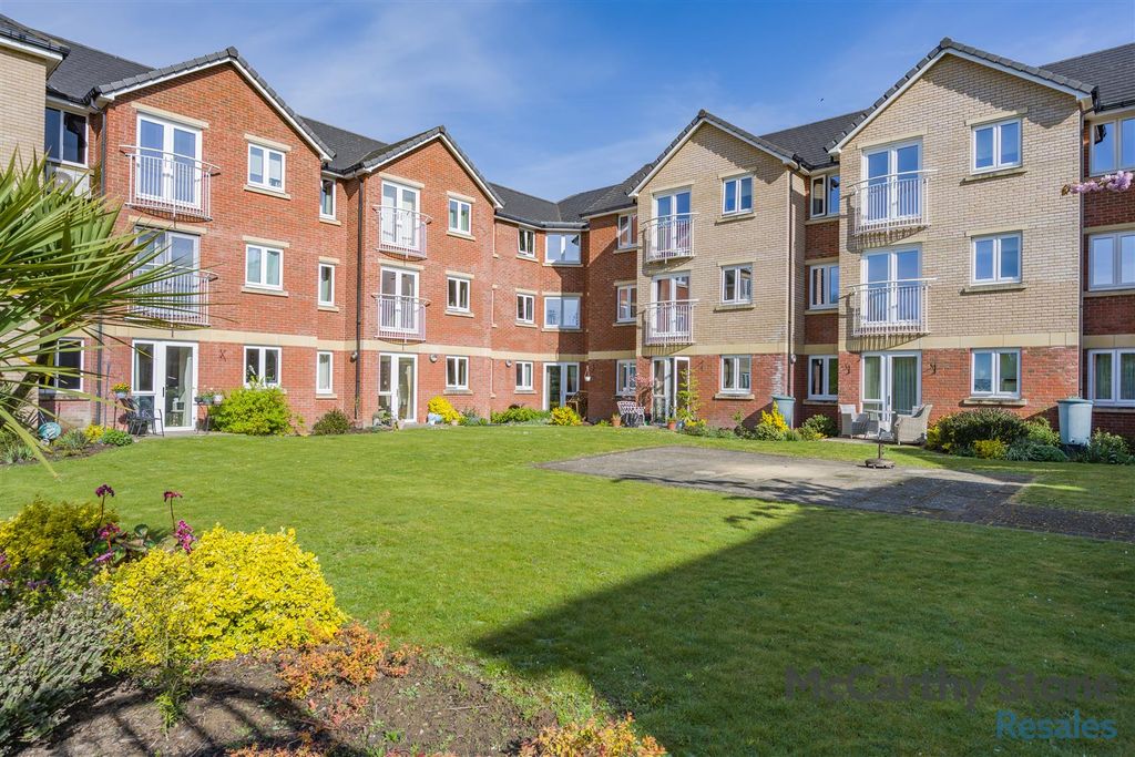 Property photo 1 of 17 8642767-Exterior03.Jpg