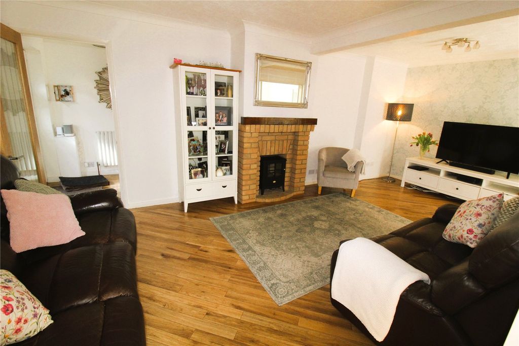 Property photo 2 of 17 Picture No. 04